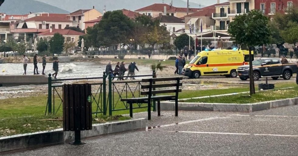 Νεκρός λιμενικός στο Άστρος - Χτυπήθηκε από κύμα και έπεσε στη θάλασσα